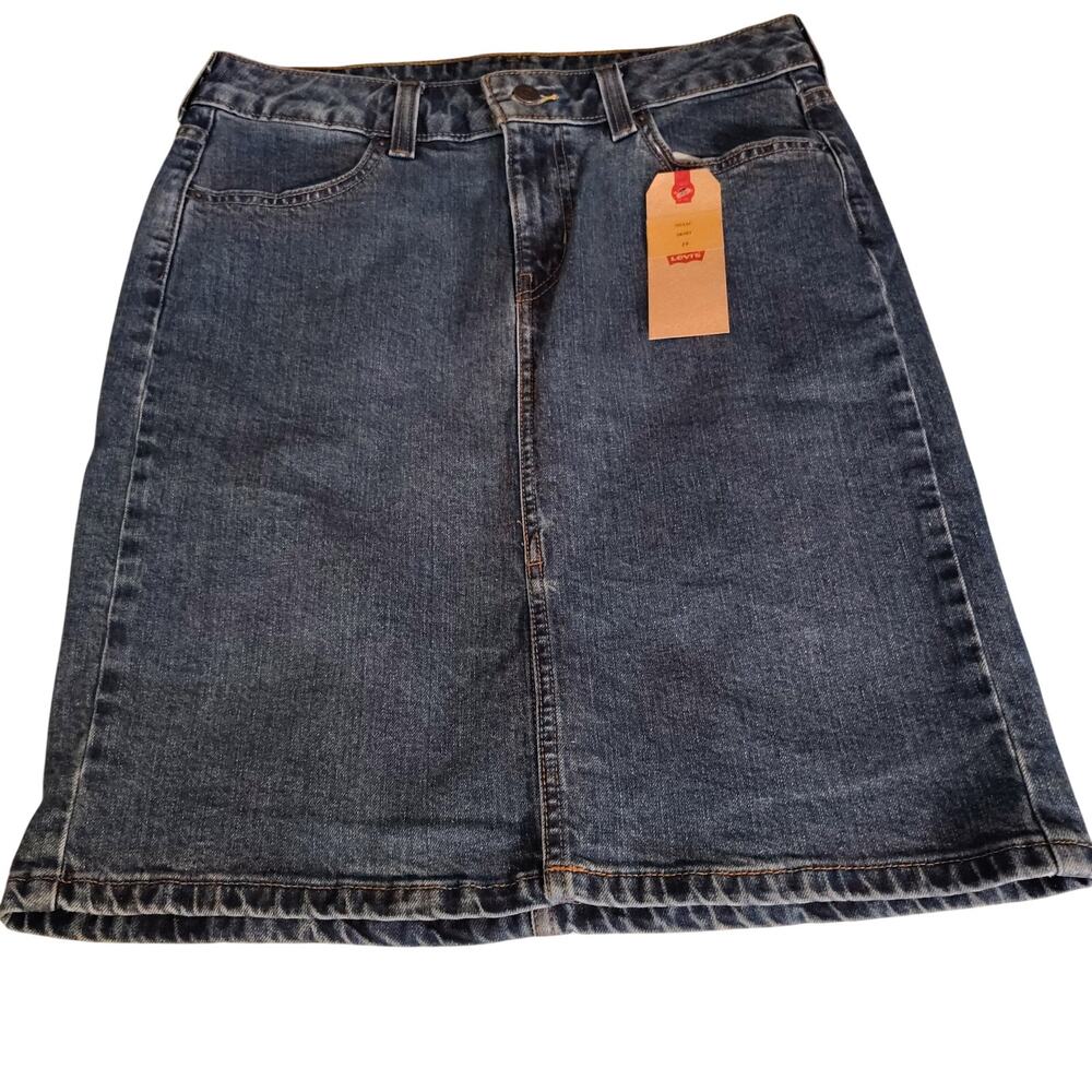 Levi’s Premium Denim Skirt Size 29 – Medium Wash High Rise Center Slit
